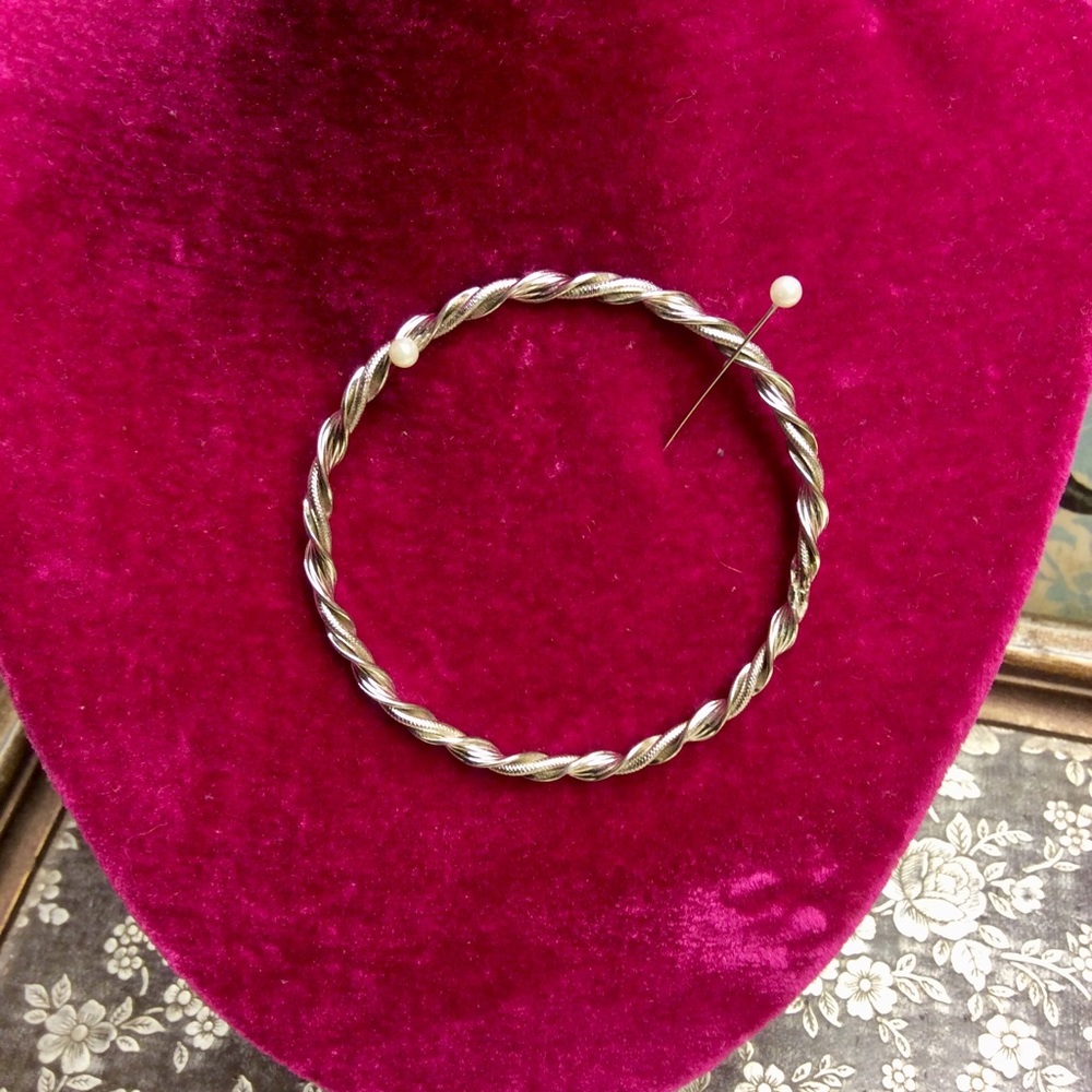 Silver bangle - Picture 2 of 3